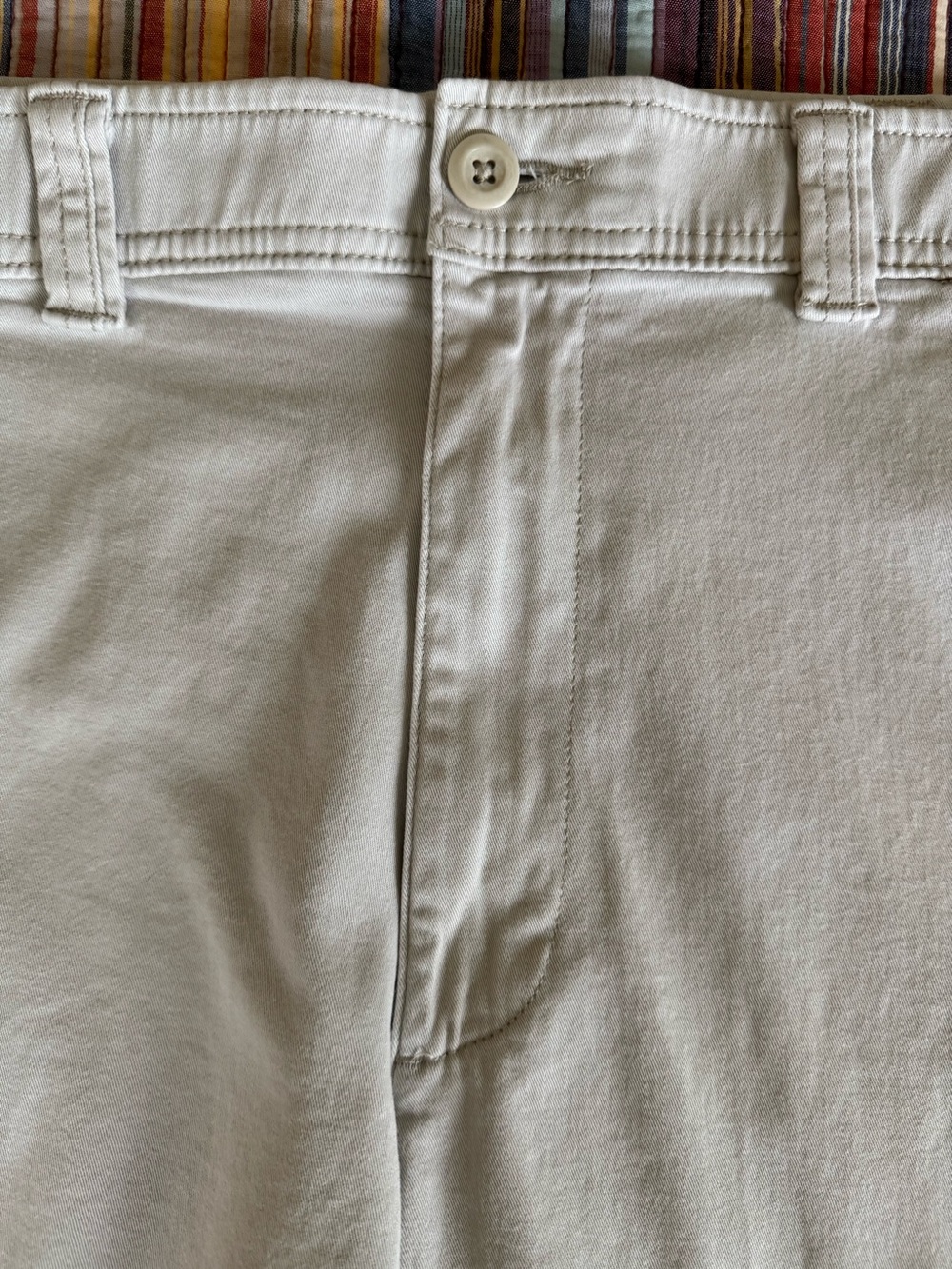 St. John's Bay 9" Flat Front Comfort Stretch Chino Shorts Men's 44W stone khaki - Picture 4 of 14